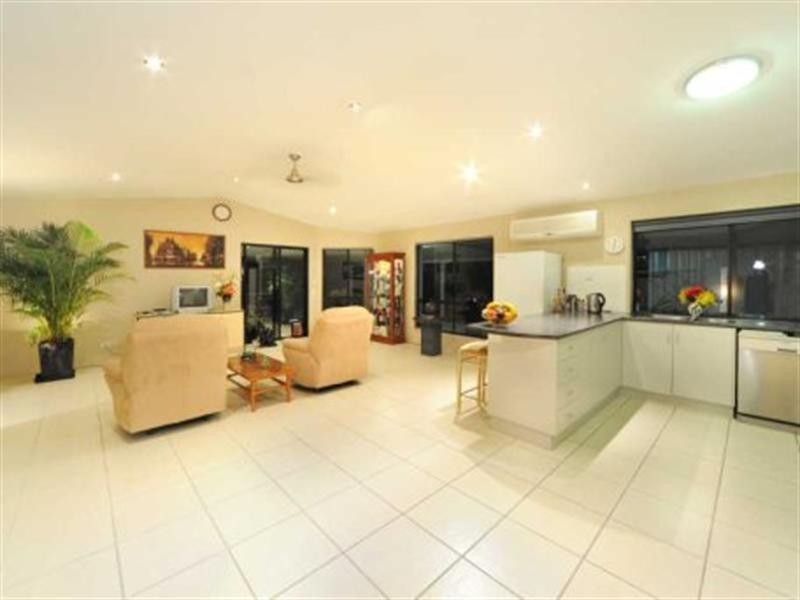 28 Links Road, Cannonvale QLD 4802