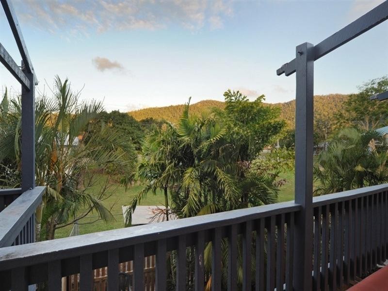 3/5 Pleasant Drive, Cannonvale QLD 4802