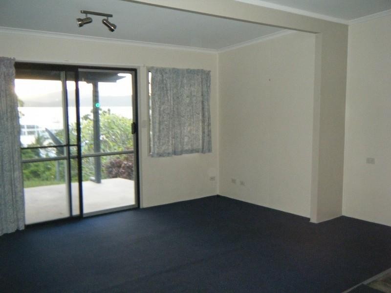 16 Summit Avenue, Airlie Beach QLD 4802