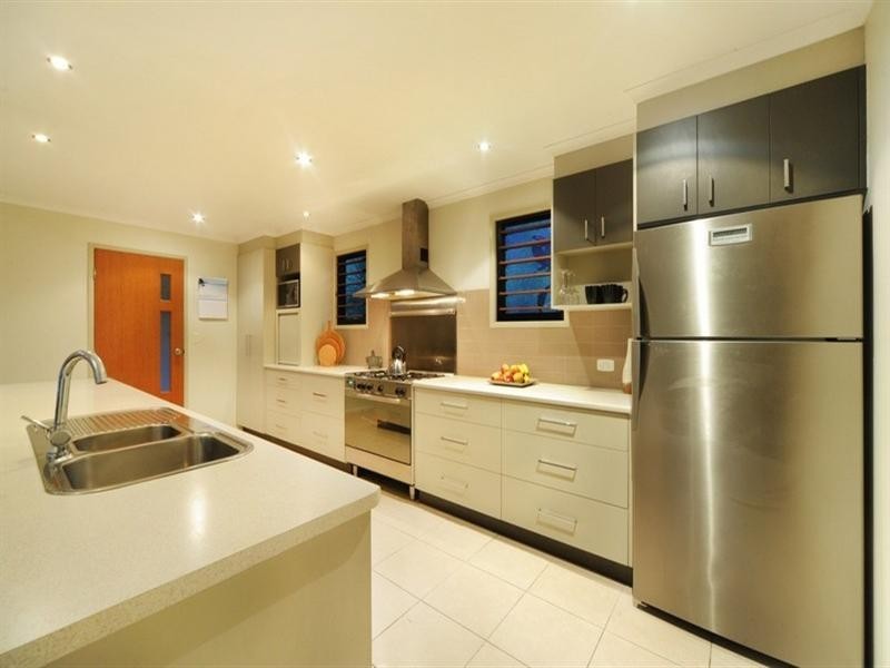 142 Kookaburra Drive, Cannonvale QLD 4802