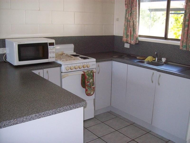 2/9 Salmon Street, Cannonvale QLD 4802