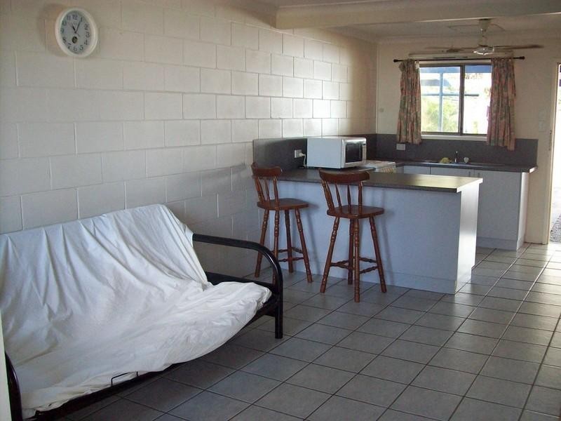 2/9 Salmon Street, Cannonvale QLD 4802