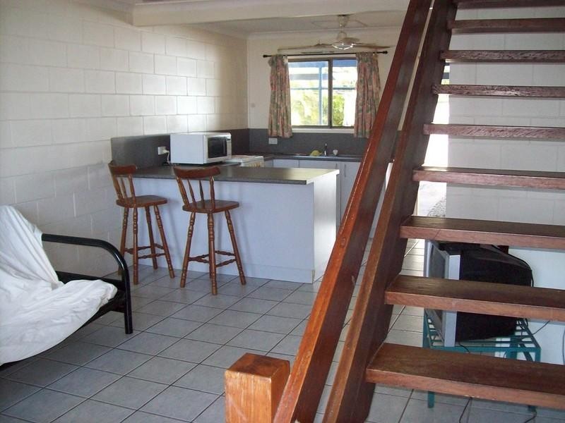 2/9 Salmon Street, Cannonvale QLD 4802