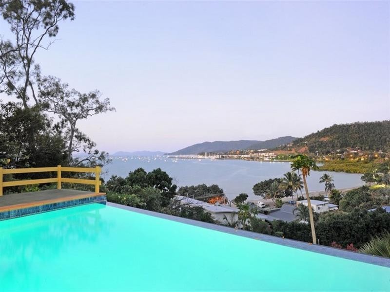 1 Stewart Drive, Cannonvale QLD 4802