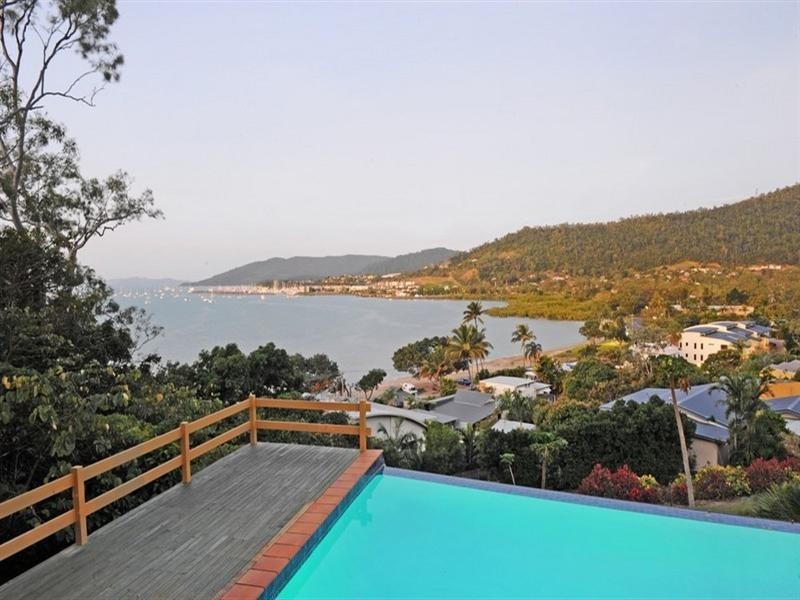 1 Stewart Drive, Cannonvale QLD 4802