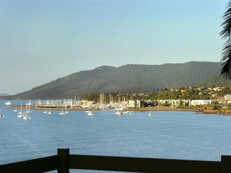 1 Stewart Drive, Cannonvale QLD 4802