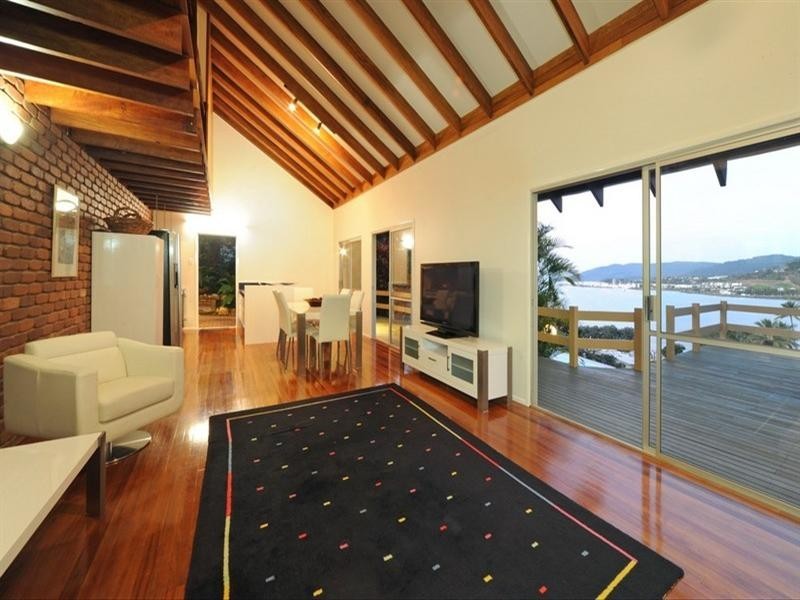 1 Stewart Drive, Cannonvale QLD 4802