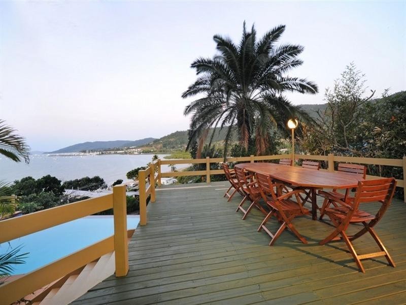 1 Stewart Drive, Cannonvale QLD 4802