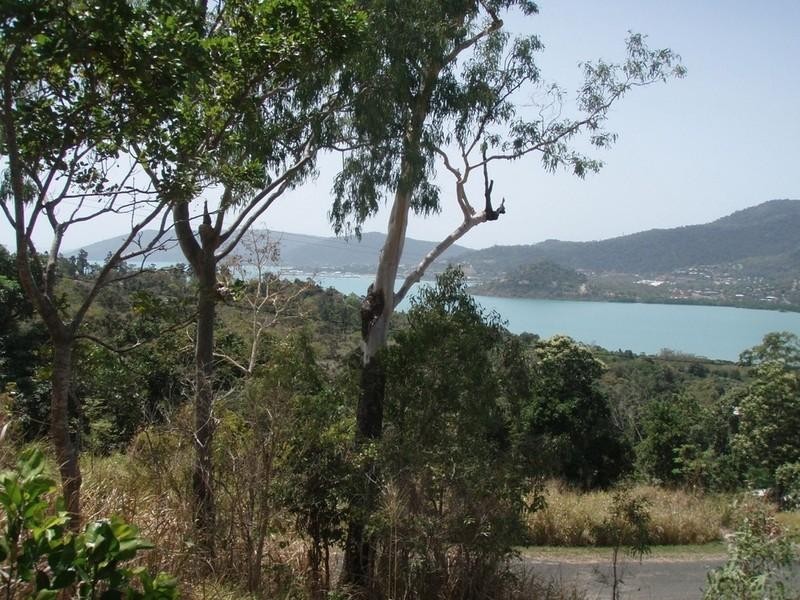 126 Parkland Drive, Cannonvale QLD 4802