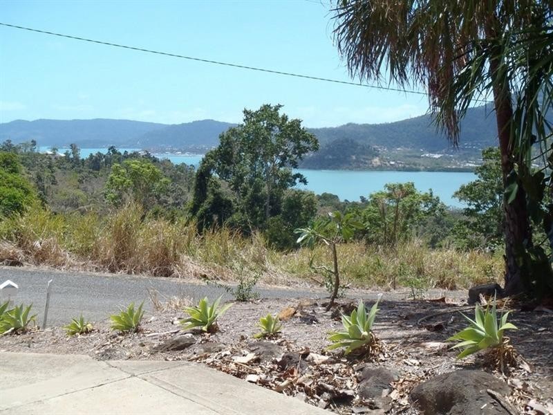 126 Parkland Drive, Cannonvale QLD 4802