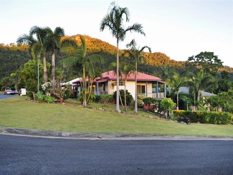10 Panoramic Court, Cannonvale QLD 4802