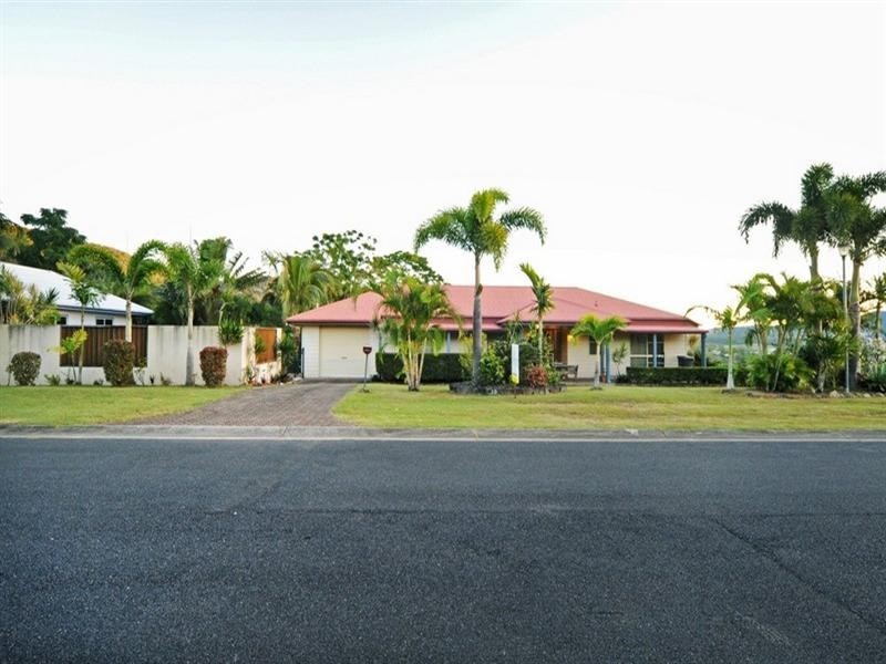 10 Panoramic Court, Cannonvale QLD 4802