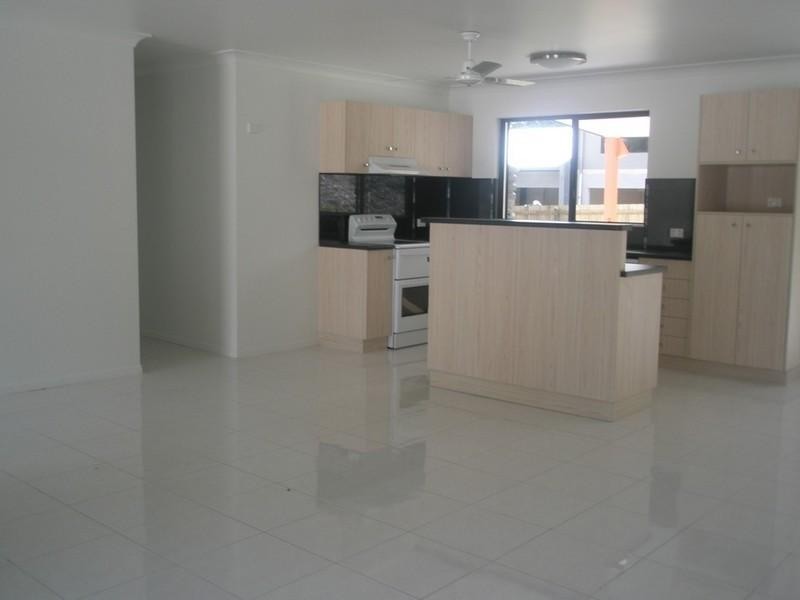 35 Ridge View Road, Cannonvale QLD 4802