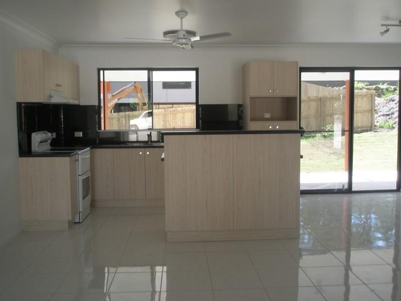 35 Ridge View Road, Cannonvale QLD 4802