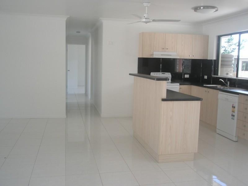 35 Ridge View Road, Cannonvale QLD 4802