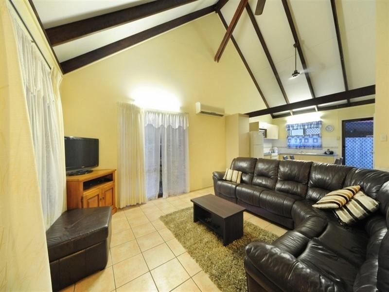 1 & 2/9 Maeva Street, Jubilee Pocket QLD 4802