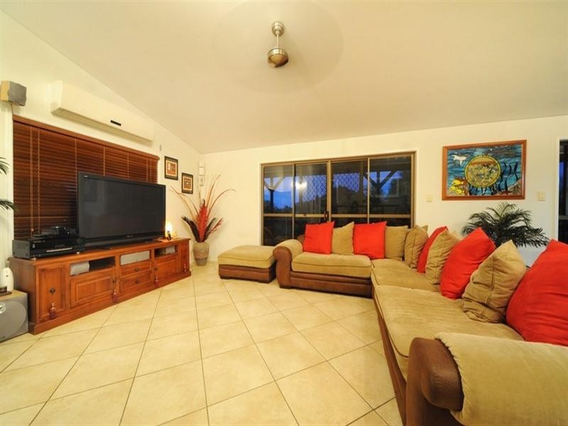 3 Woomerah Avenue, Cannonvale QLD 4802