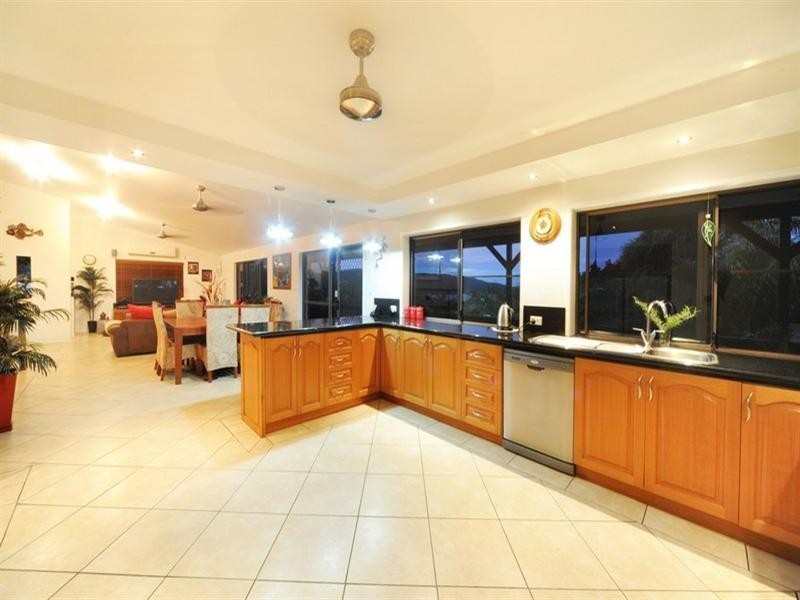 3 Woomerah Avenue, Cannonvale QLD 4802