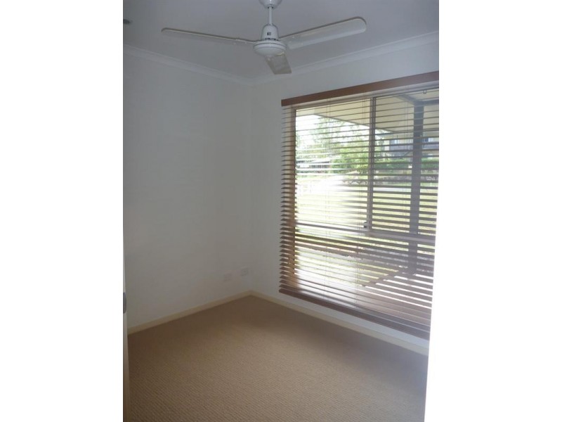 6 Linscot Close, Cannonvale QLD 4802