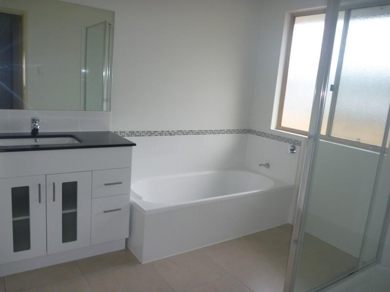 6 Linscot Close, Cannonvale QLD 4802