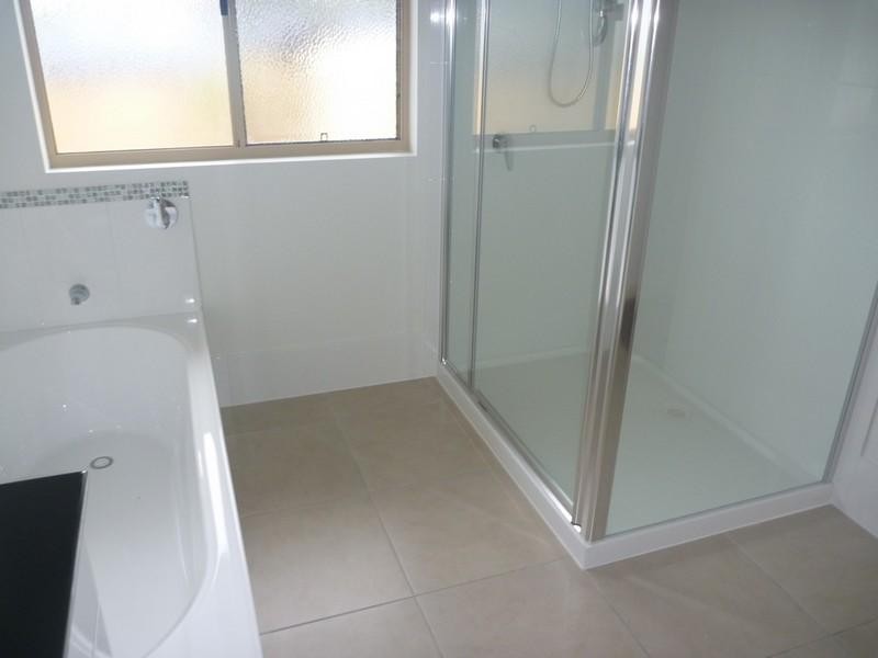 6 Linscot Close, Cannonvale QLD 4802