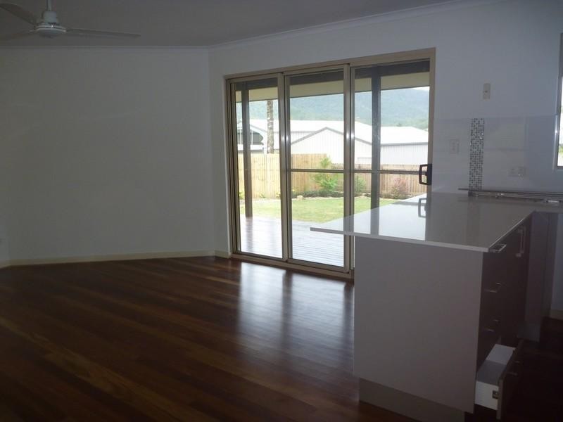 6 Linscot Close, Cannonvale QLD 4802