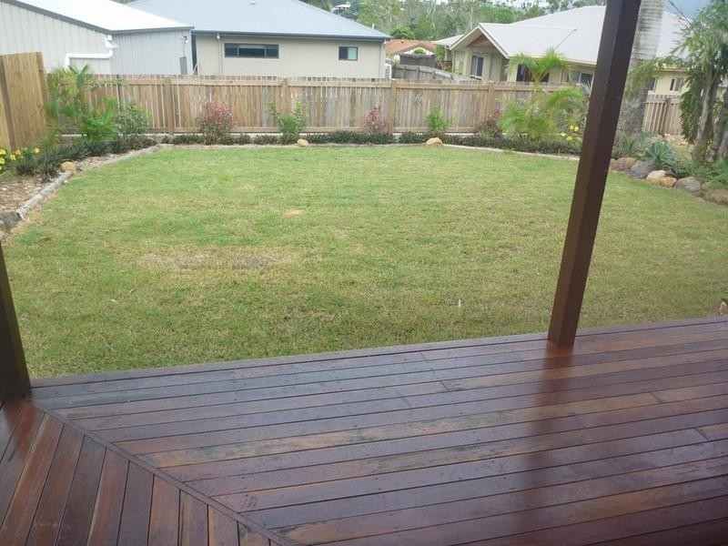 6 Linscot Close, Cannonvale QLD 4802