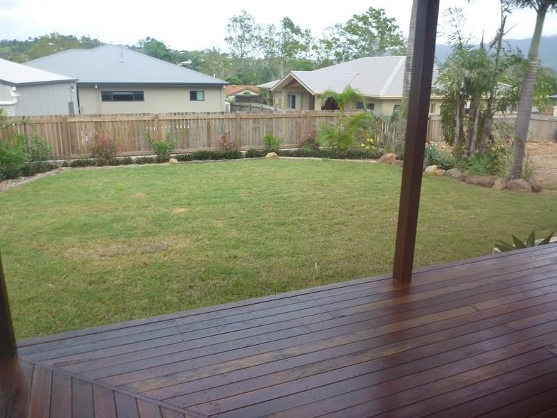 6 Linscot Close, Cannonvale QLD 4802