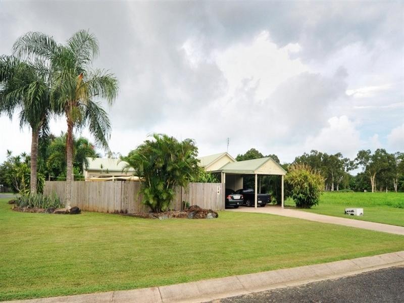 3 Grace Avenue, Cannonvale QLD 4802