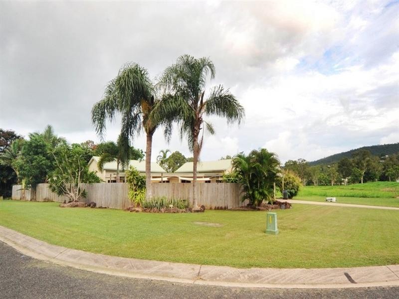 3 Grace Avenue, Cannonvale QLD 4802