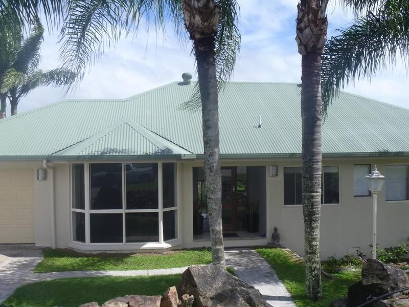 6 Whitehaven Crescent, Cannonvale QLD 4802