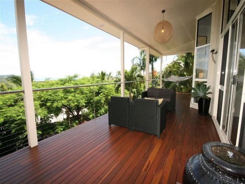 6 Whitehaven Crescent, Cannonvale QLD 4802