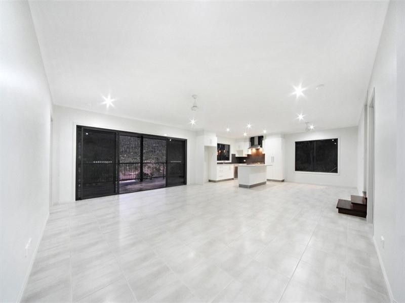 5 Scarlet Gum Crescent, Cannonvale QLD 4802