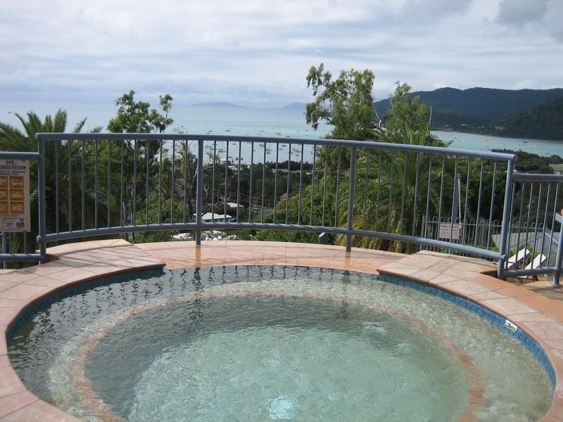2/2 Nara Avenue, Airlie Beach QLD 4802