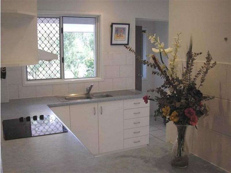 6b/10 Island Drive, Cannonvale QLD 4802