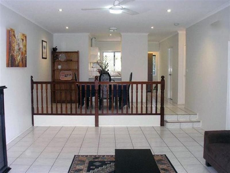 6b/10 Island Drive, Cannonvale QLD 4802