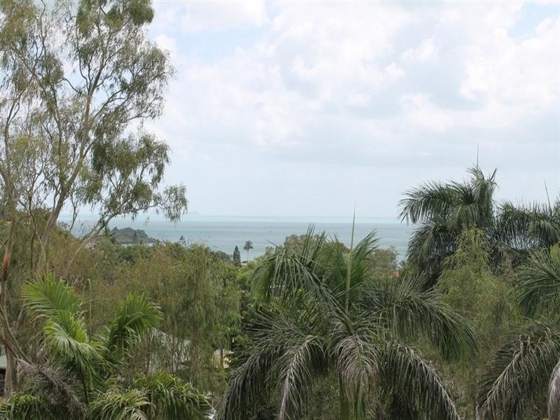 33 Manooka Drive, Cannonvale QLD 4802