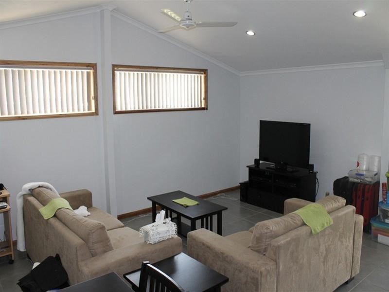 33 Manooka Drive, Cannonvale QLD 4802