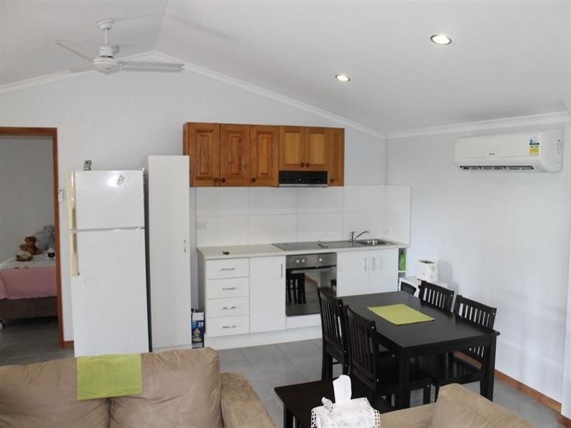 33 Manooka Drive, Cannonvale QLD 4802