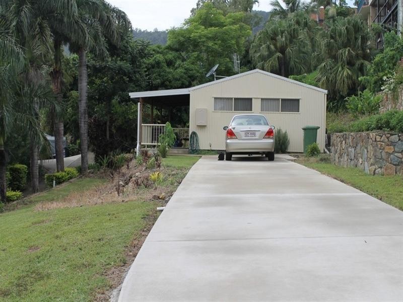 33 Manooka Drive, Cannonvale QLD 4802