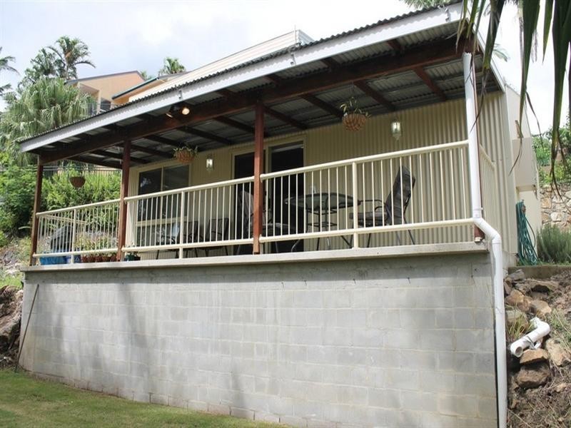 33 Manooka Drive, Cannonvale QLD 4802