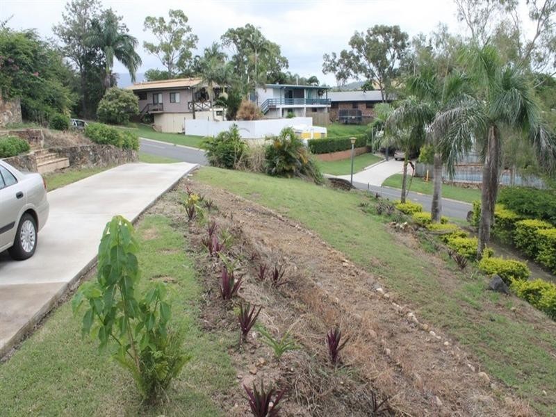 33 Manooka Drive, Cannonvale QLD 4802