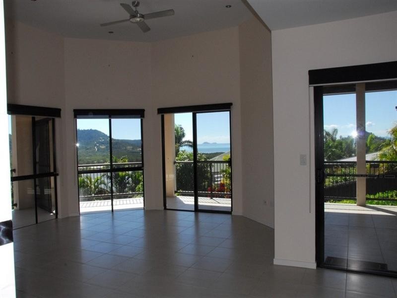 5 Whitehaven Crescent, Cannonvale QLD 4802