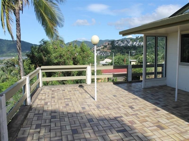 32 Airlie Crescent, Airlie Beach QLD 4802