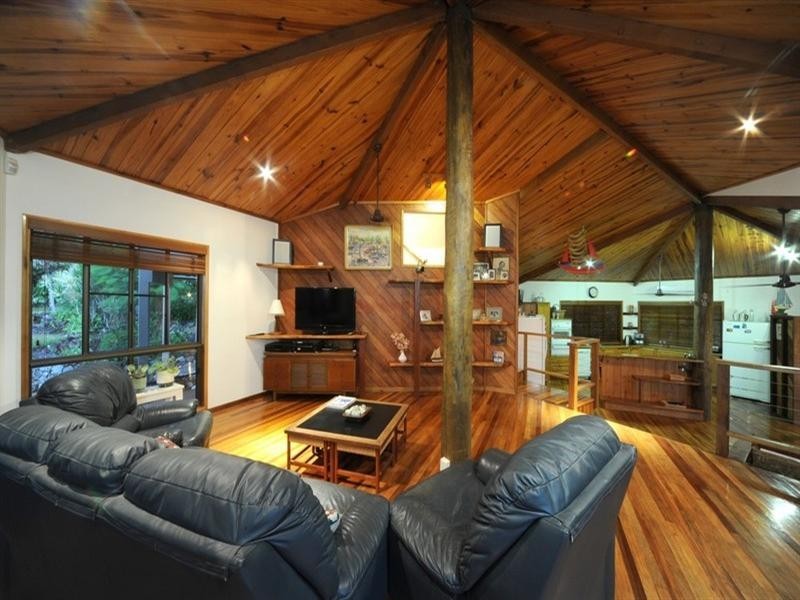 7 Jones Road, Cannonvale QLD 4802