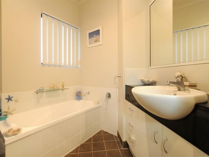 5/14 Altmann Avenue, Cannonvale QLD 4802