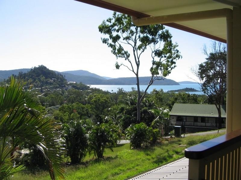 38 Island Drive, Cannonvale QLD 4802