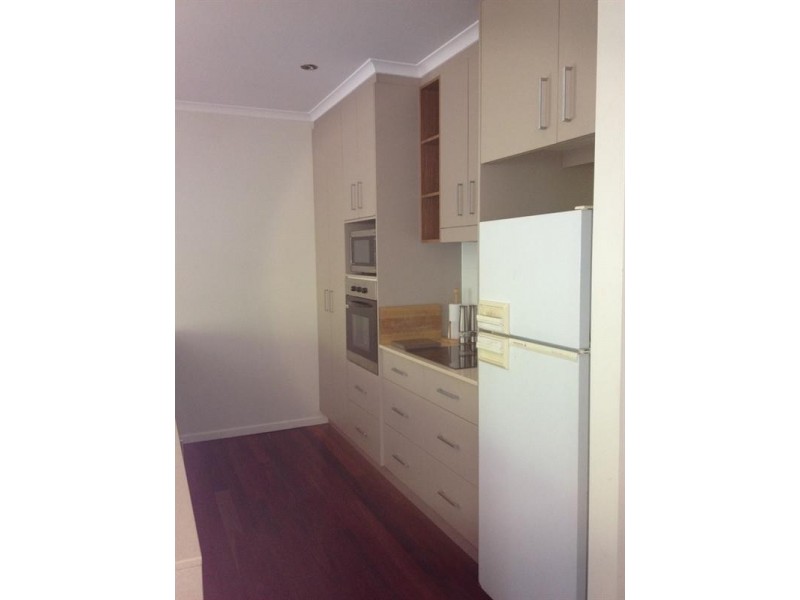 2/75 Country Road, Cannonvale QLD 4802