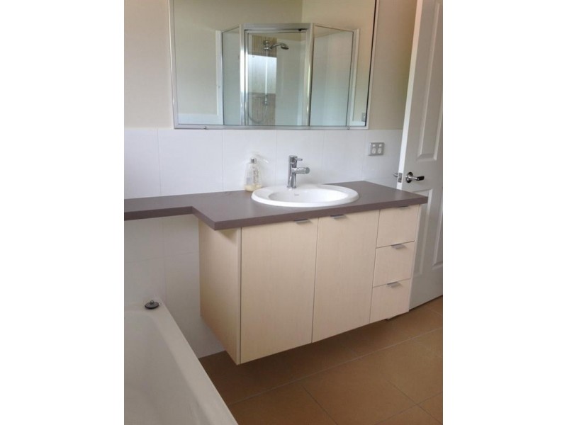 2/75 Country Road, Cannonvale QLD 4802