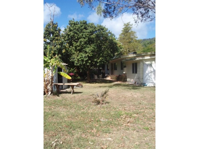 2 Picaninni Close, Cannonvale QLD 4802